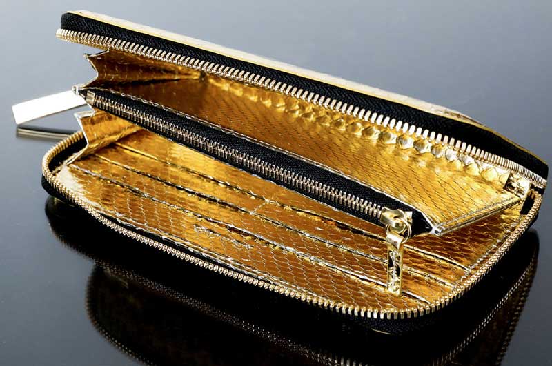 美しい模様と高級感のある蛇革財布26選｜人気ブランドから金運UP
